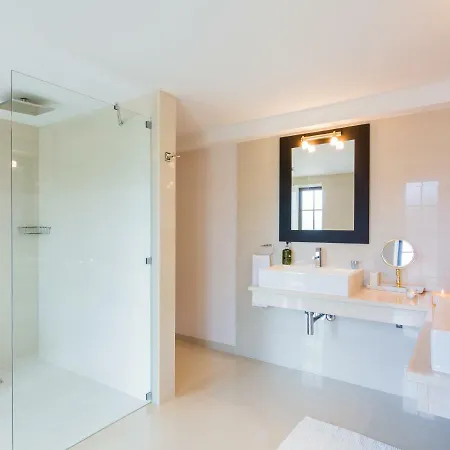 Large Lakeside Near Silves - Figs On The Funcho