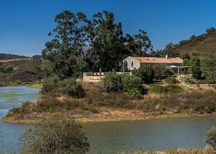 Large Lakeside Near Silves - Figs On The Funcho Pedreiras (Algarve)