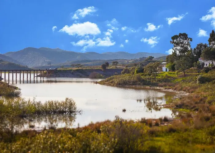 Πανσιόν Large Lakeside Near Silves - Figs On The Funcho